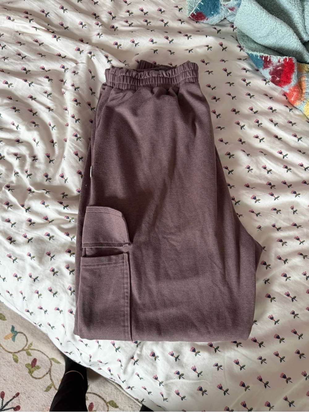 Vuori women’s sweats - small